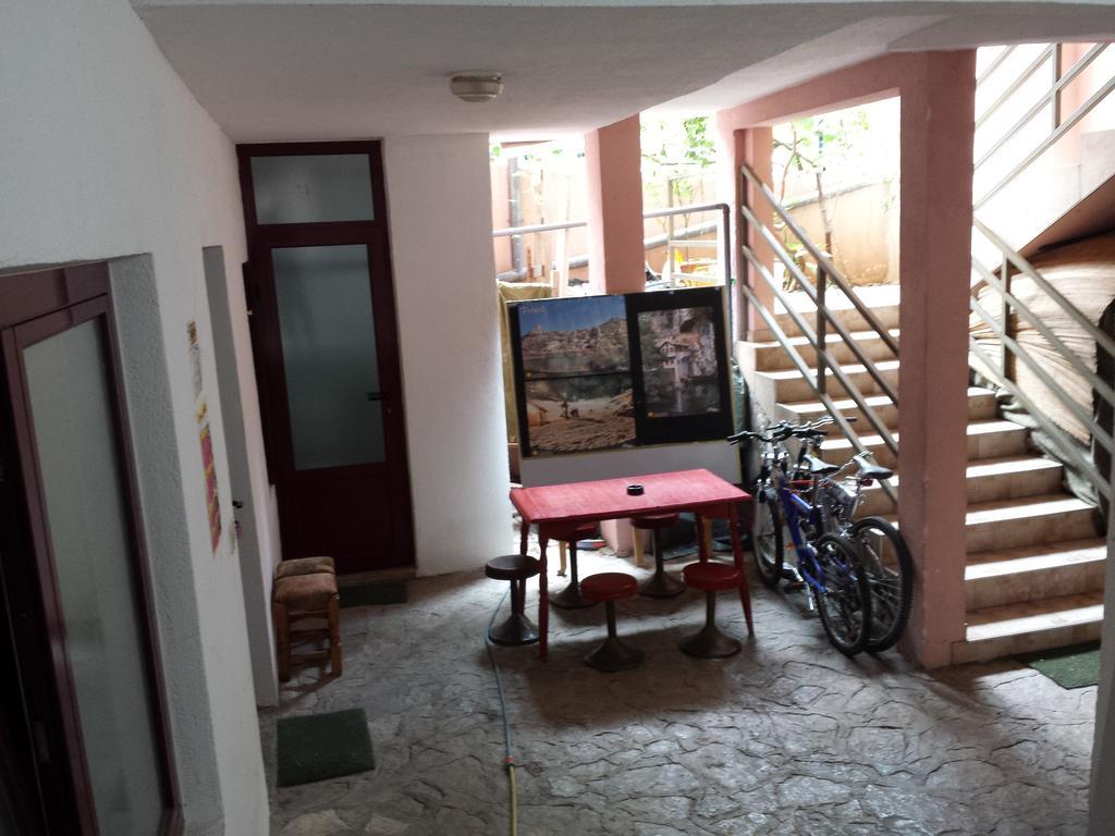 Apartments & Hostel Zdrava Hrana Mostar Esterno foto